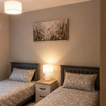 Stylish 2br Easy Access