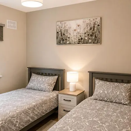Stylish 2br Easy Access