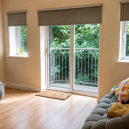 Stylish 2br Easy Access *